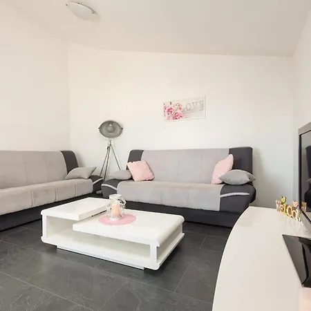 Stunning In Mulo With Wifi Apartment *