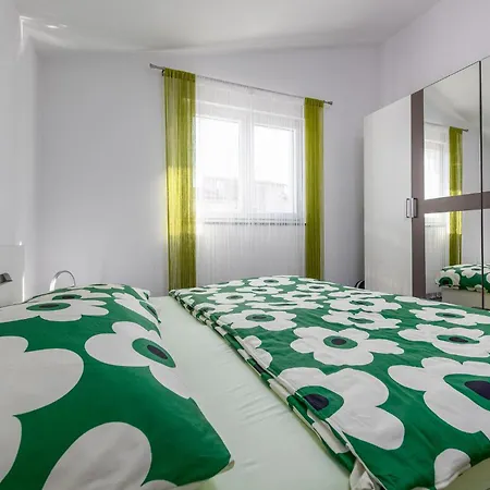 Apartment Stunning In Mulo With Wifi Vrsi